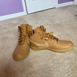 Nike Men’s Court Borough Mid Winter